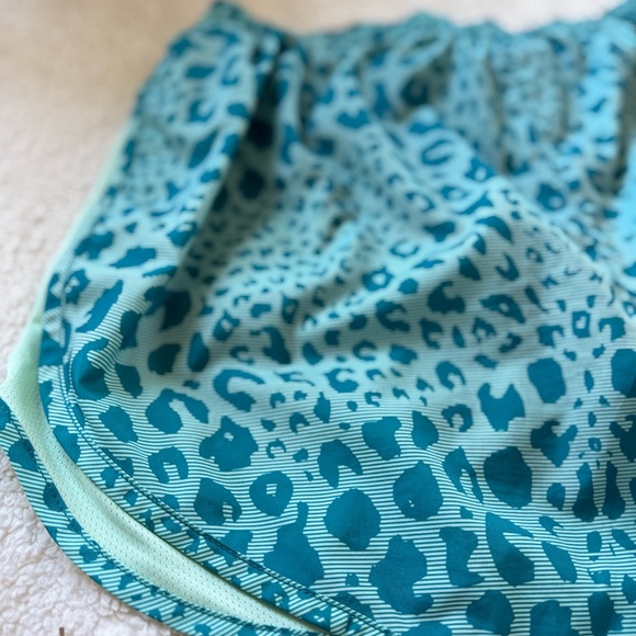 Nike Dri-Fit Teal and Mint Leopard-Print Running Shorts Size Medium - Picture 5 of 5